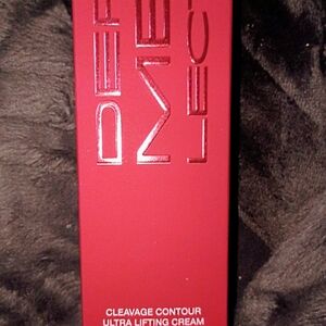 Neck & Cleavage Contour Ultra Lifting Cream